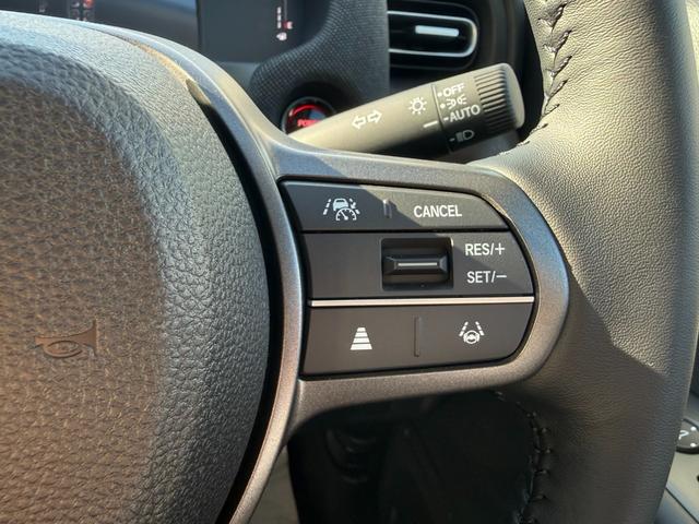 フリード ｅ：ＨＥＶエアー　ＥＸ　登録済未使用車　全方位カメラ　純正１１．４型ナビ　ＥＴＣ２．０　ＢＳＩ・後退出庫サポート　アダプティブドライビングビーム　両側電動スライド　シートヒーター　リアクーラー　パーキングセンサー　専用アルミ（11枚目）