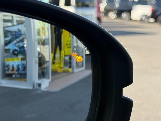 フリード ｅ：ＨＥＶエアー　ＥＸ　登録済未使用車　全方位カメラ　純正１１．４型ナビ　ＥＴＣ２．０　ＢＳＩ・後退出庫サポート　アダプティブドライビングビーム　両側電動スライド　シートヒーター　リアクーラー　パーキングセンサー　専用アルミ（13枚目）