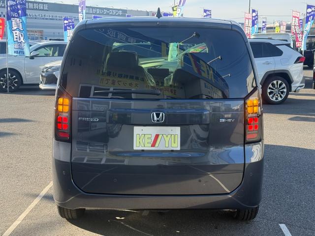 フリード ｅ：ＨＥＶエアー　ＥＸ　登録済未使用車　全方位カメラ　純正１１．４型ナビ　ＥＴＣ２．０　ＢＳＩ・後退出庫サポート　アダプティブドライビングビーム　両側電動スライド　シートヒーター　リアクーラー　パーキングセンサー　専用アルミ（19枚目）