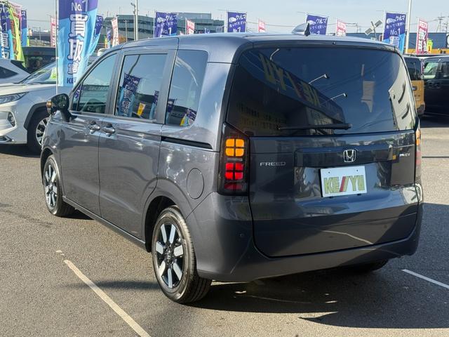 フリード ｅ：ＨＥＶエアー　ＥＸ　登録済未使用車　全方位カメラ　純正１１．４型ナビ　ＥＴＣ２．０　ＢＳＩ・後退出庫サポート　アダプティブドライビングビーム　両側電動スライド　シートヒーター　リアクーラー　パーキングセンサー　専用アルミ（23枚目）