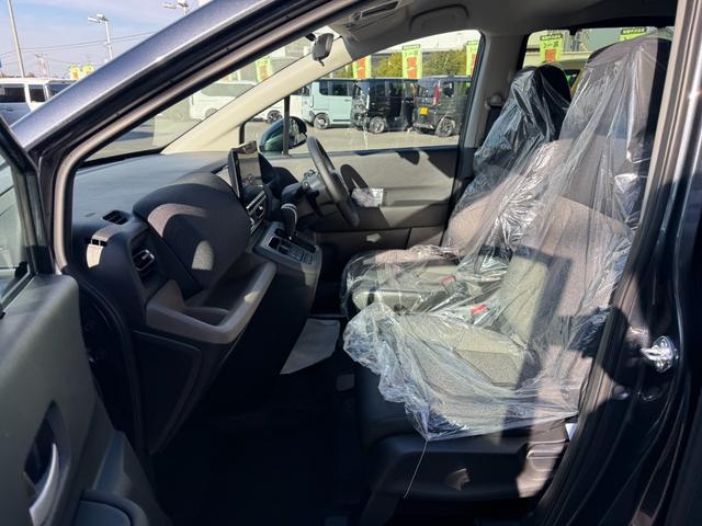 フリード ｅ：ＨＥＶエアー　ＥＸ　登録済未使用車　全方位カメラ　純正１１．４型ナビ　ＥＴＣ２．０　ＢＳＩ・後退出庫サポート　アダプティブドライビングビーム　両側電動スライド　シートヒーター　リアクーラー　パーキングセンサー　専用アルミ（26枚目）