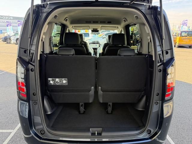 フリード ｅ：ＨＥＶエアー　ＥＸ　登録済未使用車　全方位カメラ　純正１１．４型ナビ　ＥＴＣ２．０　ＢＳＩ・後退出庫サポート　アダプティブドライビングビーム　両側電動スライド　シートヒーター　リアクーラー　パーキングセンサー　専用アルミ（29枚目）