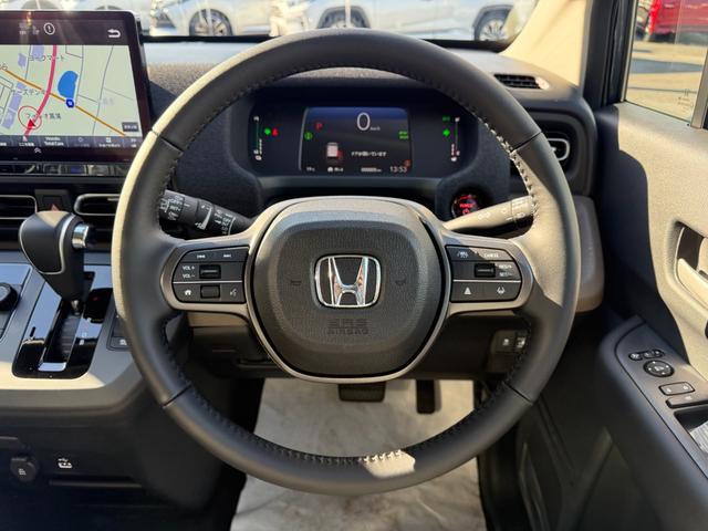 フリード ｅ：ＨＥＶエアー　ＥＸ　登録済未使用車　全方位カメラ　純正１１．４型ナビ　ＥＴＣ２．０　ＢＳＩ・後退出庫サポート　アダプティブドライビングビーム　両側電動スライド　シートヒーター　リアクーラー　パーキングセンサー　専用アルミ（31枚目）