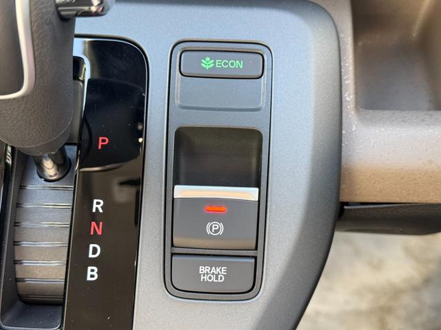 フリード ｅ：ＨＥＶエアー　ＥＸ　登録済未使用車　全方位カメラ　純正１１．４型ナビ　ＥＴＣ２．０　ＢＳＩ・後退出庫サポート　アダプティブドライビングビーム　両側電動スライド　シートヒーター　リアクーラー　パーキングセンサー　専用アルミ（36枚目）