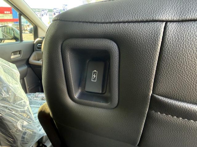 フリード ｅ：ＨＥＶエアー　ＥＸ　登録済未使用車　全方位カメラ　純正１１．４型ナビ　ＥＴＣ２．０　ＢＳＩ・後退出庫サポート　アダプティブドライビングビーム　両側電動スライド　シートヒーター　リアクーラー　パーキングセンサー　専用アルミ（43枚目）