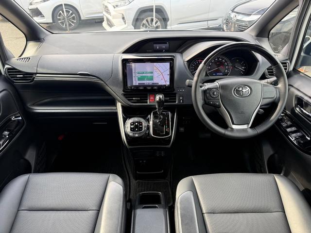 エスクァイア Ｇｉ　禁煙１オーナー　モデリスタフルエアロ　黒革シート　９型ＳＤナビ　後席モニター　両側電動スライド　バックカメラ　ＥＴＣ　衝突軽減装置　車線逸脱警報　Ｂｌｕｅｔｏｏｔｈオーディオ　フルセグＴＶ　ＤＶＤ再生（3枚目）