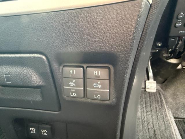 エスクァイア Ｇｉ　禁煙１オーナー　モデリスタフルエアロ　黒革シート　９型ＳＤナビ　後席モニター　両側電動スライド　バックカメラ　ＥＴＣ　衝突軽減装置　車線逸脱警報　Ｂｌｕｅｔｏｏｔｈオーディオ　フルセグＴＶ　ＤＶＤ再生（13枚目）