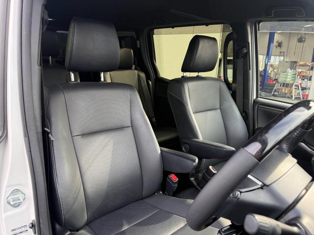 エスクァイア Ｇｉ　禁煙１オーナー　モデリスタフルエアロ　黒革シート　９型ＳＤナビ　後席モニター　両側電動スライド　バックカメラ　ＥＴＣ　衝突軽減装置　車線逸脱警報　Ｂｌｕｅｔｏｏｔｈオーディオ　フルセグＴＶ　ＤＶＤ再生（15枚目）