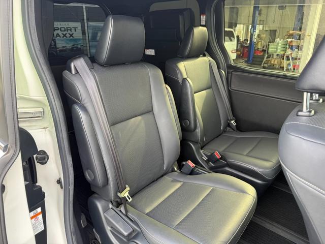 エスクァイア Ｇｉ　禁煙１オーナー　モデリスタフルエアロ　黒革シート　９型ＳＤナビ　後席モニター　両側電動スライド　バックカメラ　ＥＴＣ　衝突軽減装置　車線逸脱警報　Ｂｌｕｅｔｏｏｔｈオーディオ　フルセグＴＶ　ＤＶＤ再生（16枚目）