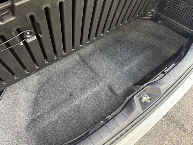 エスクァイア Ｇｉ　禁煙１オーナー　モデリスタフルエアロ　黒革シート　９型ＳＤナビ　後席モニター　両側電動スライド　バックカメラ　ＥＴＣ　衝突軽減装置　車線逸脱警報　Ｂｌｕｅｔｏｏｔｈオーディオ　フルセグＴＶ　ＤＶＤ再生（31枚目）