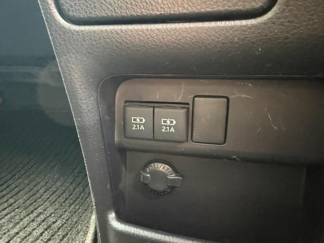 エスクァイア Ｇｉ　禁煙１オーナー　モデリスタフルエアロ　黒革シート　９型ＳＤナビ　後席モニター　両側電動スライド　バックカメラ　ＥＴＣ　衝突軽減装置　車線逸脱警報　Ｂｌｕｅｔｏｏｔｈオーディオ　フルセグＴＶ　ＤＶＤ再生（40枚目）