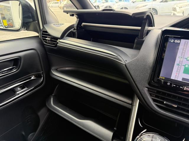 エスクァイア Ｇｉ　禁煙１オーナー　モデリスタフルエアロ　黒革シート　９型ＳＤナビ　後席モニター　両側電動スライド　バックカメラ　ＥＴＣ　衝突軽減装置　車線逸脱警報　Ｂｌｕｅｔｏｏｔｈオーディオ　フルセグＴＶ　ＤＶＤ再生（47枚目）