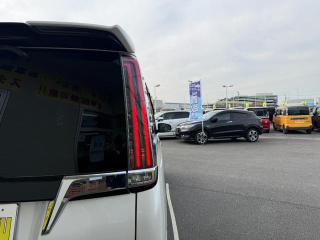 エスクァイア Ｇｉ　禁煙１オーナー　モデリスタフルエアロ　黒革シート　９型ＳＤナビ　後席モニター　両側電動スライド　バックカメラ　ＥＴＣ　衝突軽減装置　車線逸脱警報　Ｂｌｕｅｔｏｏｔｈオーディオ　フルセグＴＶ　ＤＶＤ再生（52枚目）