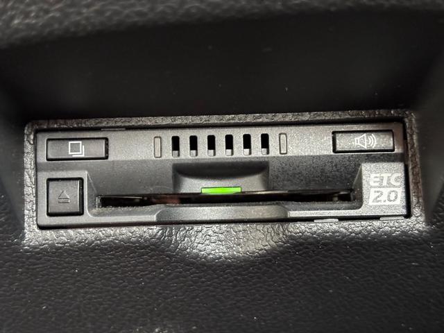 プリウス Aプレミアム ツーリングセレクション 禁煙1オーナー 純正9型SDナビ 黒革電動シート バックカメラ ETC2.0 衝突軽減装置 車線逸脱警報 BSM Bluetoothオーディオ フルセグTV 追従クルコン 100V電源 シートヒーター(11枚目)