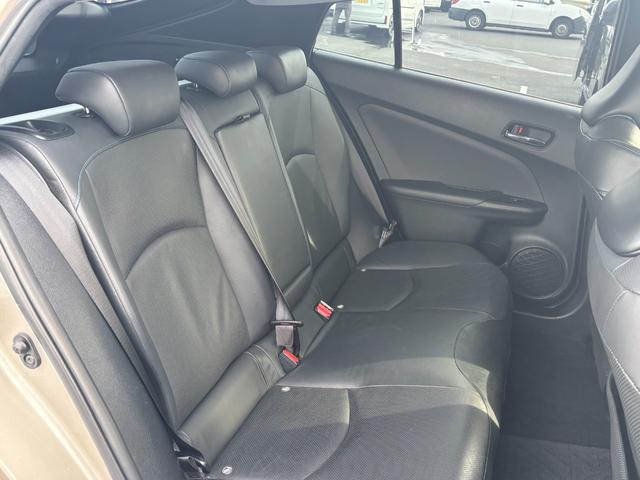 プリウス Aプレミアム ツーリングセレクション 禁煙1オーナー 純正9型SDナビ 黒革電動シート バックカメラ ETC2.0 衝突軽減装置 車線逸脱警報 BSM Bluetoothオーディオ フルセグTV 追従クルコン 100V電源 シートヒーター(15枚目)