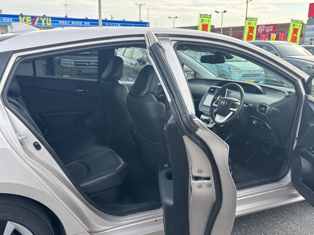 プリウス Aプレミアム ツーリングセレクション 禁煙1オーナー 純正9型SDナビ 黒革電動シート バックカメラ ETC2.0 衝突軽減装置 車線逸脱警報 BSM Bluetoothオーディオ フルセグTV 追従クルコン 100V電源 シートヒーター(16枚目)