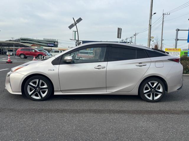 プリウス Aプレミアム ツーリングセレクション 禁煙1オーナー 純正9型SDナビ 黒革電動シート バックカメラ ETC2.0 衝突軽減装置 車線逸脱警報 BSM Bluetoothオーディオ フルセグTV 追従クルコン 100V電源 シートヒーター(20枚目)