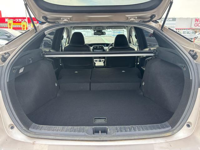 プリウス Aプレミアム ツーリングセレクション 禁煙1オーナー 純正9型SDナビ 黒革電動シート バックカメラ ETC2.0 衝突軽減装置 車線逸脱警報 BSM Bluetoothオーディオ フルセグTV 追従クルコン 100V電源 シートヒーター(29枚目)