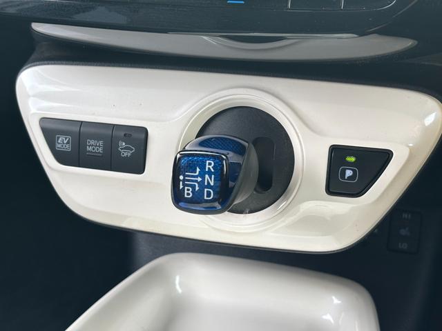 プリウス Aプレミアム ツーリングセレクション 禁煙1オーナー 純正9型SDナビ 黒革電動シート バックカメラ ETC2.0 衝突軽減装置 車線逸脱警報 BSM Bluetoothオーディオ フルセグTV 追従クルコン 100V電源 シートヒーター(39枚目)