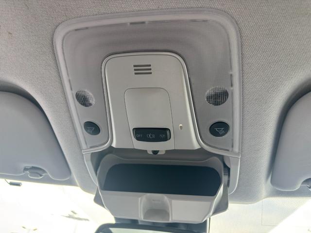 プリウス Aプレミアム ツーリングセレクション 禁煙1オーナー 純正9型SDナビ 黒革電動シート バックカメラ ETC2.0 衝突軽減装置 車線逸脱警報 BSM Bluetoothオーディオ フルセグTV 追従クルコン 100V電源 シートヒーター(40枚目)