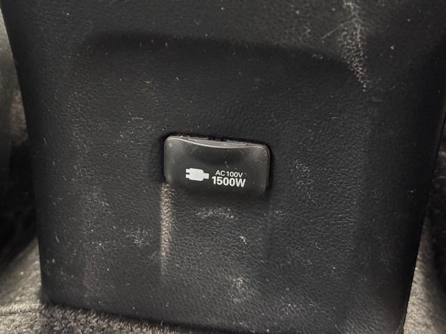 プリウス Aプレミアム ツーリングセレクション 禁煙1オーナー 純正9型SDナビ 黒革電動シート バックカメラ ETC2.0 衝突軽減装置 車線逸脱警報 BSM Bluetoothオーディオ フルセグTV 追従クルコン 100V電源 シートヒーター(41枚目)