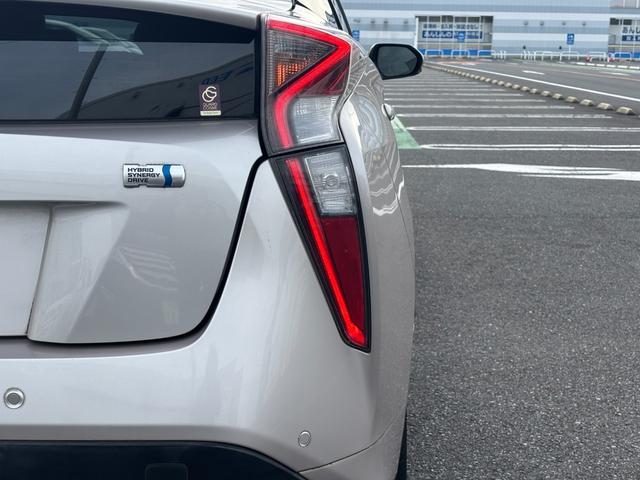 プリウス Aプレミアム ツーリングセレクション 禁煙1オーナー 純正9型SDナビ 黒革電動シート バックカメラ ETC2.0 衝突軽減装置 車線逸脱警報 BSM Bluetoothオーディオ フルセグTV 追従クルコン 100V電源 シートヒーター(43枚目)