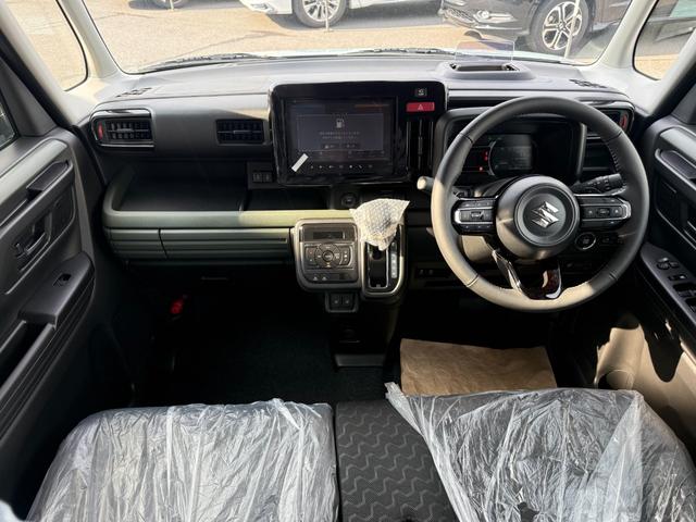 スペーシアギア ハイブリッドＸＺ　ターボ　届出済未使用車　メーカー９型メモリーナビ　全方位カメラ　両側電動スライド　マルチユースフラップ　衝突軽減装置　車線逸脱警報　コーナーセンサー　Ｂｌｕｅｔｏｏｔｈオーディオ　シート＆ステアリングヒーター（3枚目）