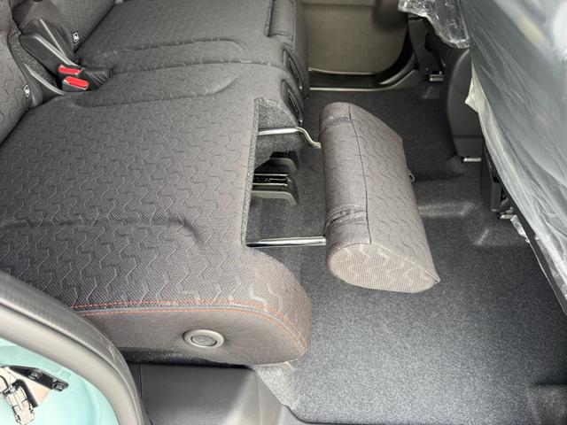 スペーシアギア ハイブリッドＸＺ　ターボ　届出済未使用車　メーカー９型メモリーナビ　全方位カメラ　両側電動スライド　マルチユースフラップ　衝突軽減装置　車線逸脱警報　コーナーセンサー　Ｂｌｕｅｔｏｏｔｈオーディオ　シート＆ステアリングヒーター（12枚目）