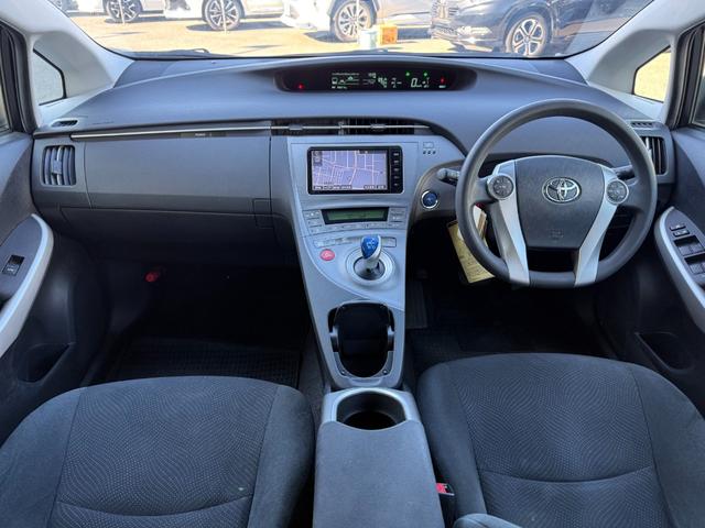 プリウス Ｓ　禁煙車　純正ＳＤナビ　バックカメラ　ＥＴＣ　Ｂｌｕｅｔｏｏｔｈオーディオ　フルセグＴＶ　ＣＤ　ＤＶＤ　ＨＩＤライト　フォグ　オートライト　プッシュスタート　スマートキー　ステリモ　純正１５インチアルミ（3枚目）