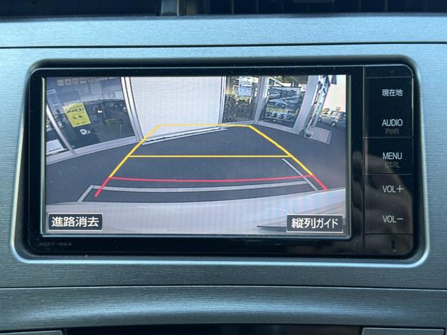 プリウス Ｓ　禁煙車　純正ＳＤナビ　バックカメラ　ＥＴＣ　Ｂｌｕｅｔｏｏｔｈオーディオ　フルセグＴＶ　ＣＤ　ＤＶＤ　ＨＩＤライト　フォグ　オートライト　プッシュスタート　スマートキー　ステリモ　純正１５インチアルミ（8枚目）