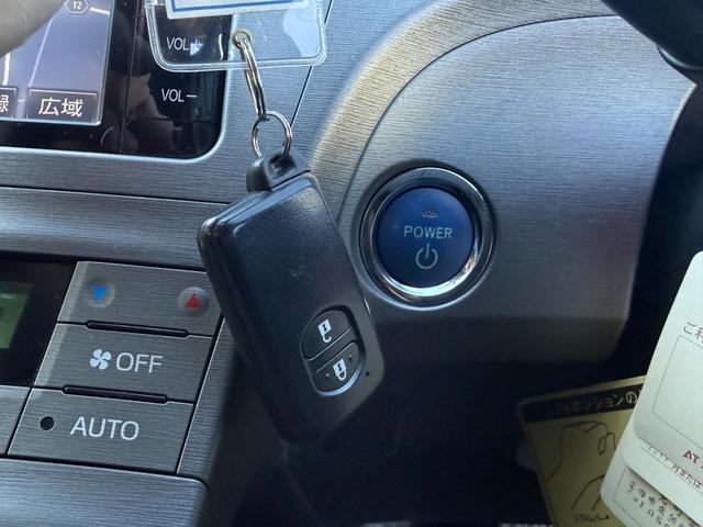 プリウス Ｓ　禁煙車　純正ＳＤナビ　バックカメラ　ＥＴＣ　Ｂｌｕｅｔｏｏｔｈオーディオ　フルセグＴＶ　ＣＤ　ＤＶＤ　ＨＩＤライト　フォグ　オートライト　プッシュスタート　スマートキー　ステリモ　純正１５インチアルミ（10枚目）