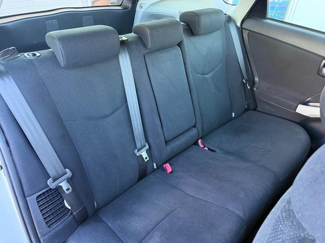 プリウス Ｓ　禁煙車　純正ＳＤナビ　バックカメラ　ＥＴＣ　Ｂｌｕｅｔｏｏｔｈオーディオ　フルセグＴＶ　ＣＤ　ＤＶＤ　ＨＩＤライト　フォグ　オートライト　プッシュスタート　スマートキー　ステリモ　純正１５インチアルミ（15枚目）