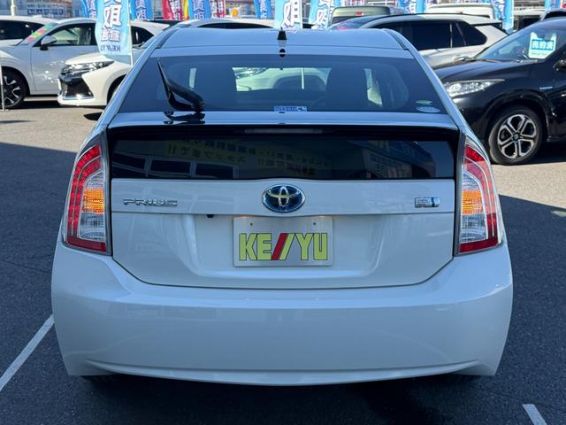 プリウス Ｓ　禁煙車　純正ＳＤナビ　バックカメラ　ＥＴＣ　Ｂｌｕｅｔｏｏｔｈオーディオ　フルセグＴＶ　ＣＤ　ＤＶＤ　ＨＩＤライト　フォグ　オートライト　プッシュスタート　スマートキー　ステリモ　純正１５インチアルミ（17枚目）