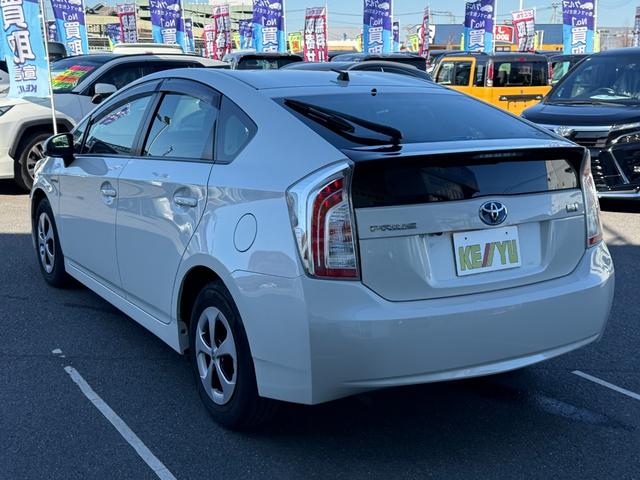 プリウス Ｓ　禁煙車　純正ＳＤナビ　バックカメラ　ＥＴＣ　Ｂｌｕｅｔｏｏｔｈオーディオ　フルセグＴＶ　ＣＤ　ＤＶＤ　ＨＩＤライト　フォグ　オートライト　プッシュスタート　スマートキー　ステリモ　純正１５インチアルミ（21枚目）