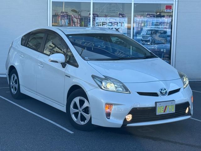 プリウス Ｓ　禁煙車　純正ＳＤナビ　バックカメラ　ＥＴＣ　Ｂｌｕｅｔｏｏｔｈオーディオ　フルセグＴＶ　ＣＤ　ＤＶＤ　ＨＩＤライト　フォグ　オートライト　プッシュスタート　スマートキー　ステリモ　純正１５インチアルミ（22枚目）