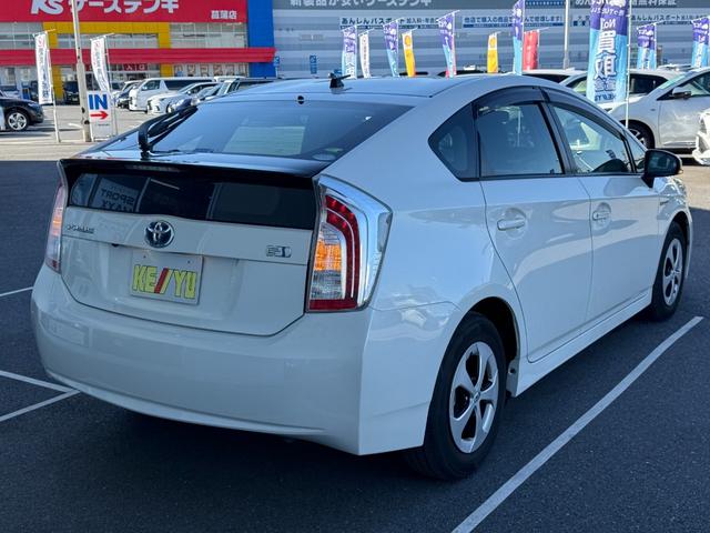 プリウス Ｓ　禁煙車　純正ＳＤナビ　バックカメラ　ＥＴＣ　Ｂｌｕｅｔｏｏｔｈオーディオ　フルセグＴＶ　ＣＤ　ＤＶＤ　ＨＩＤライト　フォグ　オートライト　プッシュスタート　スマートキー　ステリモ　純正１５インチアルミ（23枚目）