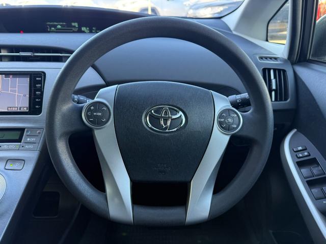 プリウス Ｓ　禁煙車　純正ＳＤナビ　バックカメラ　ＥＴＣ　Ｂｌｕｅｔｏｏｔｈオーディオ　フルセグＴＶ　ＣＤ　ＤＶＤ　ＨＩＤライト　フォグ　オートライト　プッシュスタート　スマートキー　ステリモ　純正１５インチアルミ（28枚目）