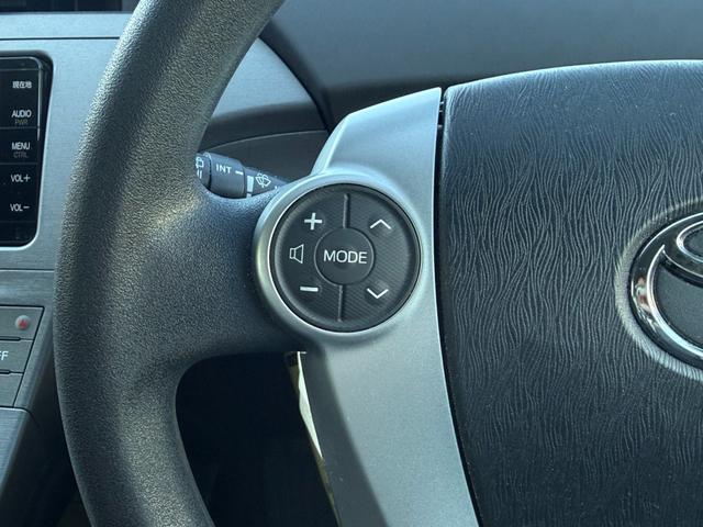 プリウス Ｓ　禁煙車　純正ＳＤナビ　バックカメラ　ＥＴＣ　Ｂｌｕｅｔｏｏｔｈオーディオ　フルセグＴＶ　ＣＤ　ＤＶＤ　ＨＩＤライト　フォグ　オートライト　プッシュスタート　スマートキー　ステリモ　純正１５インチアルミ（29枚目）