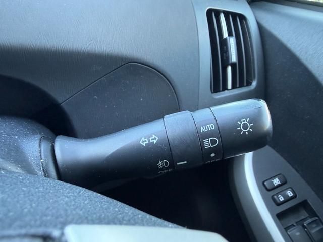 プリウス Ｓ　禁煙車　純正ＳＤナビ　バックカメラ　ＥＴＣ　Ｂｌｕｅｔｏｏｔｈオーディオ　フルセグＴＶ　ＣＤ　ＤＶＤ　ＨＩＤライト　フォグ　オートライト　プッシュスタート　スマートキー　ステリモ　純正１５インチアルミ（31枚目）