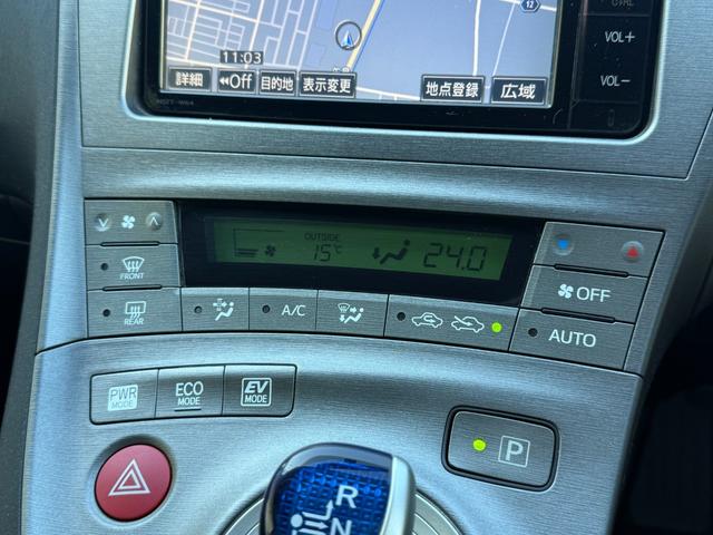 プリウス Ｓ　禁煙車　純正ＳＤナビ　バックカメラ　ＥＴＣ　Ｂｌｕｅｔｏｏｔｈオーディオ　フルセグＴＶ　ＣＤ　ＤＶＤ　ＨＩＤライト　フォグ　オートライト　プッシュスタート　スマートキー　ステリモ　純正１５インチアルミ（32枚目）