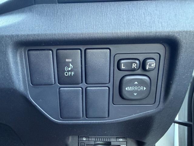 プリウス Ｓ　禁煙車　純正ＳＤナビ　バックカメラ　ＥＴＣ　Ｂｌｕｅｔｏｏｔｈオーディオ　フルセグＴＶ　ＣＤ　ＤＶＤ　ＨＩＤライト　フォグ　オートライト　プッシュスタート　スマートキー　ステリモ　純正１５インチアルミ（34枚目）