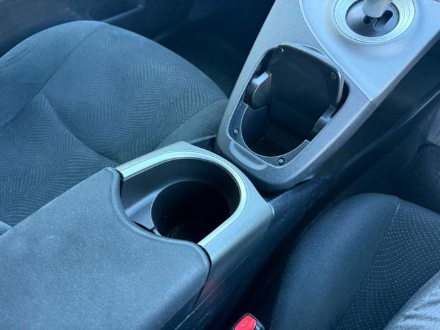 プリウス Ｓ　禁煙車　純正ＳＤナビ　バックカメラ　ＥＴＣ　Ｂｌｕｅｔｏｏｔｈオーディオ　フルセグＴＶ　ＣＤ　ＤＶＤ　ＨＩＤライト　フォグ　オートライト　プッシュスタート　スマートキー　ステリモ　純正１５インチアルミ（36枚目）