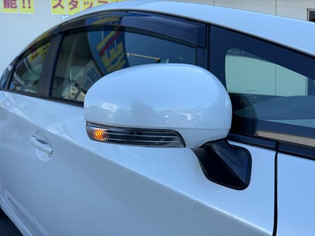 プリウス Ｓ　禁煙車　純正ＳＤナビ　バックカメラ　ＥＴＣ　Ｂｌｕｅｔｏｏｔｈオーディオ　フルセグＴＶ　ＣＤ　ＤＶＤ　ＨＩＤライト　フォグ　オートライト　プッシュスタート　スマートキー　ステリモ　純正１５インチアルミ（41枚目）