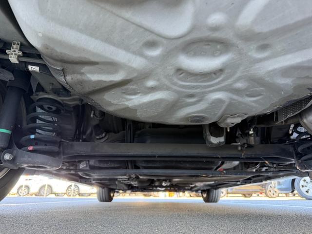 プリウス Ｓ　禁煙車　純正ＳＤナビ　バックカメラ　ＥＴＣ　Ｂｌｕｅｔｏｏｔｈオーディオ　フルセグＴＶ　ＣＤ　ＤＶＤ　ＨＩＤライト　フォグ　オートライト　プッシュスタート　スマートキー　ステリモ　純正１５インチアルミ（44枚目）