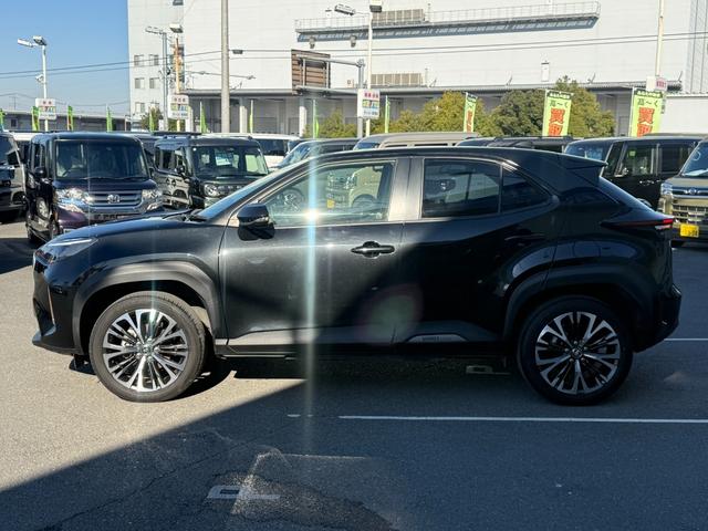 ヤリスクロス ハイブリッドZ 禁煙車 純正9インチディスプレイオーディオ 全方位カメラ ETC2.0 衝突軽減装置 車線逸脱警報 コーナーセンサー Bluetoothオーディオ 電動ハーフレザー シートヒーター LEDヘッドライト(20枚目)