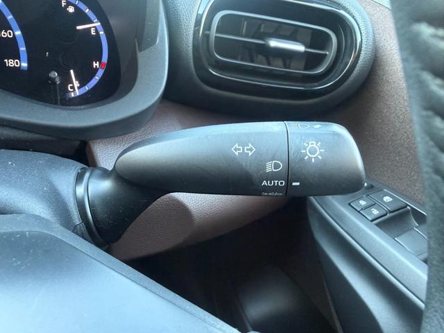 ヤリスクロス ハイブリッドZ 禁煙車 純正9インチディスプレイオーディオ 全方位カメラ ETC2.0 衝突軽減装置 車線逸脱警報 コーナーセンサー Bluetoothオーディオ 電動ハーフレザー シートヒーター LEDヘッドライト(32枚目)