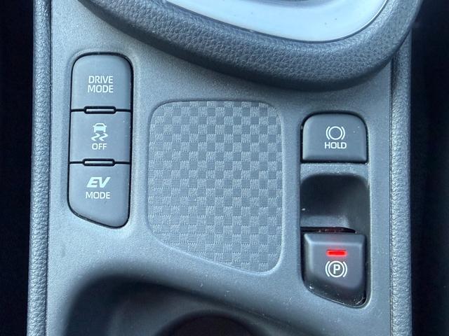 ヤリスクロス ハイブリッドZ 禁煙車 純正9インチディスプレイオーディオ 全方位カメラ ETC2.0 衝突軽減装置 車線逸脱警報 コーナーセンサー Bluetoothオーディオ 電動ハーフレザー シートヒーター LEDヘッドライト(35枚目)