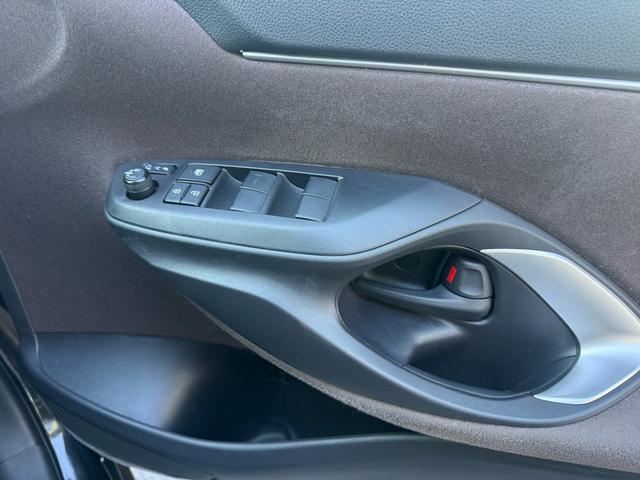 ヤリスクロス ハイブリッドZ 禁煙車 純正9インチディスプレイオーディオ 全方位カメラ ETC2.0 衝突軽減装置 車線逸脱警報 コーナーセンサー Bluetoothオーディオ 電動ハーフレザー シートヒーター LEDヘッドライト(38枚目)