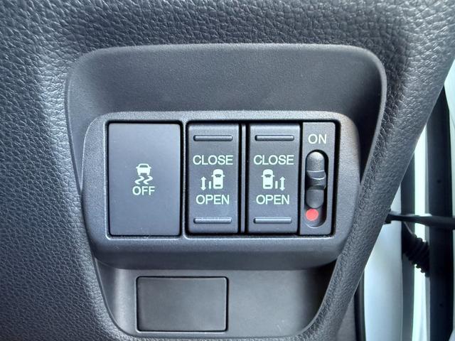 フリード ｅ：ＨＥＶエアー　ＥＸ　禁煙　純正１１．４型ナビ　両側電動スライド　バックカメラ　ＥＴＣ２．０　ＢＳＭ　衝突軽減装置　車線逸脱警報　コーナーセンサー　Ｂｌｕｅｔｏｏｔｈオーディオ　フルセグＴＶ　ＤＶＤ再生　ＬＥＤヘッドライト（9枚目）