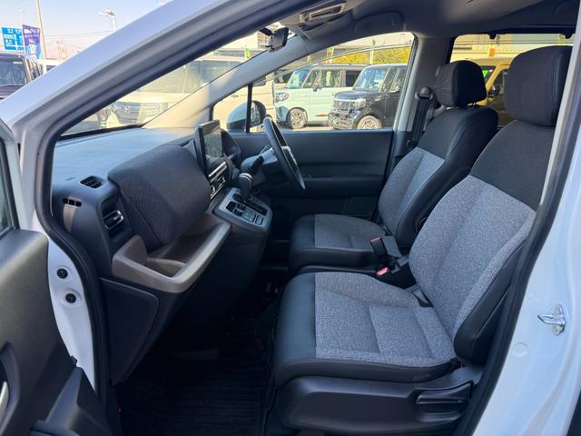 フリード ｅ：ＨＥＶエアー　ＥＸ　禁煙　純正１１．４型ナビ　両側電動スライド　バックカメラ　ＥＴＣ２．０　ＢＳＭ　衝突軽減装置　車線逸脱警報　コーナーセンサー　Ｂｌｕｅｔｏｏｔｈオーディオ　フルセグＴＶ　ＤＶＤ再生　ＬＥＤヘッドライト（26枚目）